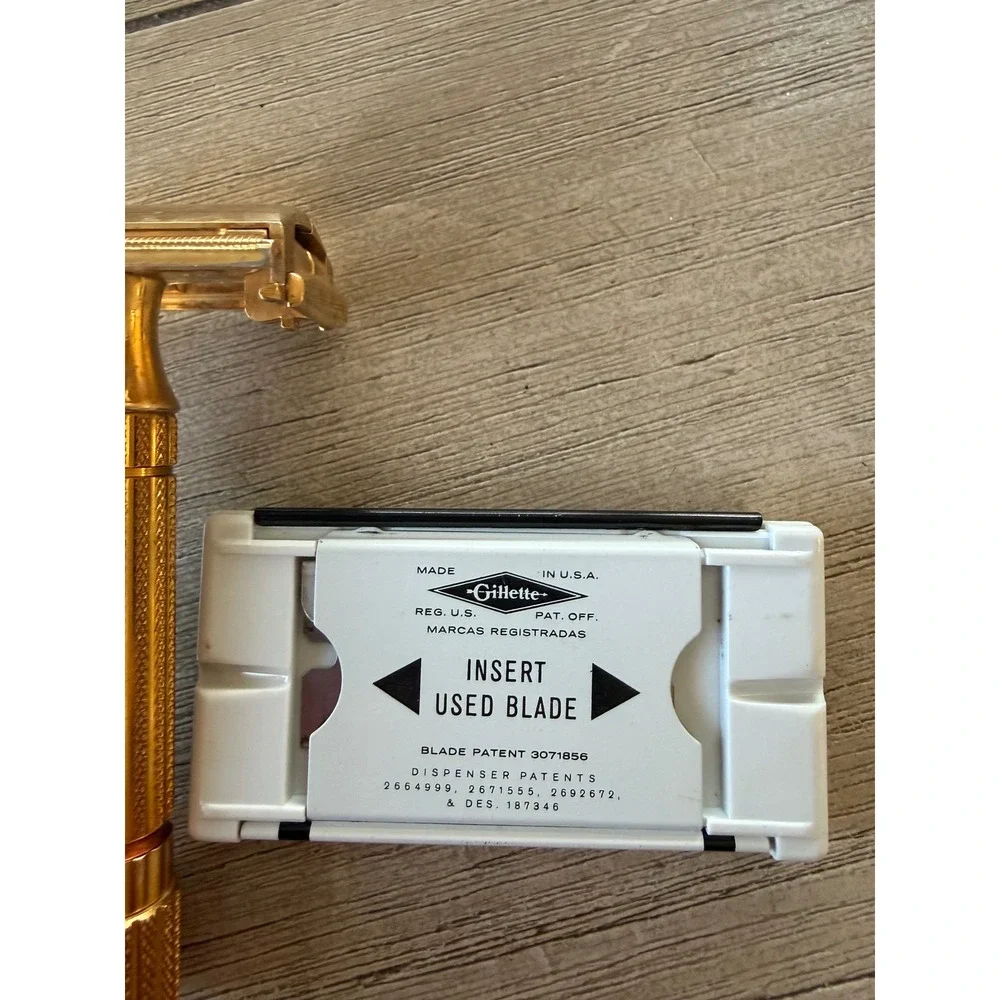 Vintage 1946-1947 Gillette Aristocrat Gold Safety Razor No Notch USA + Blades